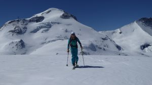 Ski touring up to the Pointe De Pramecou